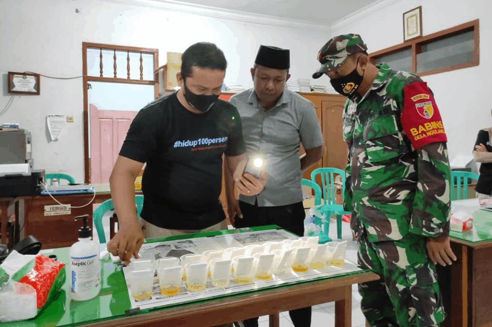Deteksi Dini Penyalahgunaan Narkoba, BNNK Trenggalek Laksanakan Tes Urin di Desa Ngulankulon, Pogalan