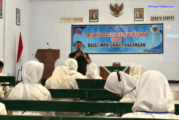 Sosialisasi Bahaya Narkoba pada Kegiatan Latihan Dasar Kepemimpinan OSIS dan MPK dari SMAN 1 Karangan