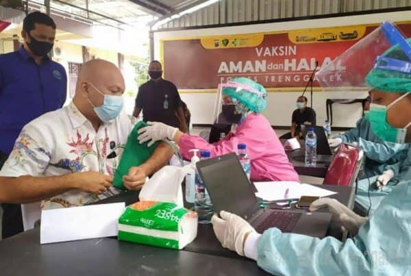 VAKSINASI COVID-19 TAHAP I BAGI PEGAWAI BNNK TRENGGALEK