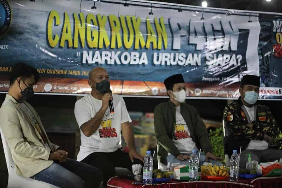 USUNG BAHASAN “NARKOBA URUSAN SIAPA? ” BNNK TRENGGALEK GELAR “CANGKRUKAN” P4GN BARENG WABUP SYAH, PEMUDA ANSOR DAN MUHAMMADIYAH