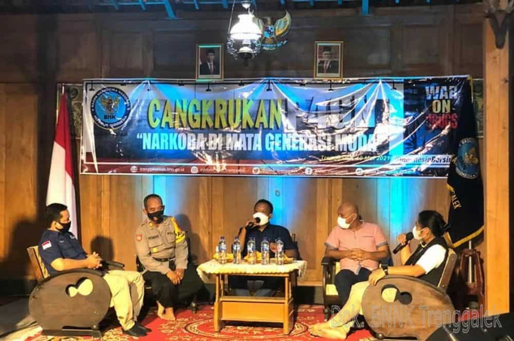 MENGUSUNG TEMA "NARKOBA DIMATA GENERASI MUDA", BNNK TRENGGALEK GELAR CANGKRUKAN P4GN BARENG MUSISI-MUSISI MUDA TRENGGALEK MENGUSUNG TEMA “NARKOBA DIMATA GENERASI MUDA”, BNNK TRENGGALEK GELAR CANGKRUKAN P4GN BARENG MUSISI-MUSISI MUDA TRENGGALEK