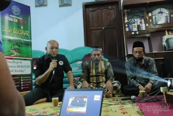 SOSIALISASI MANDIRI WARGA DUKUH KRAJANKULON, WIDORO, BENTENGI WARGA DENGAN PEMAHAMAN NARKOBA