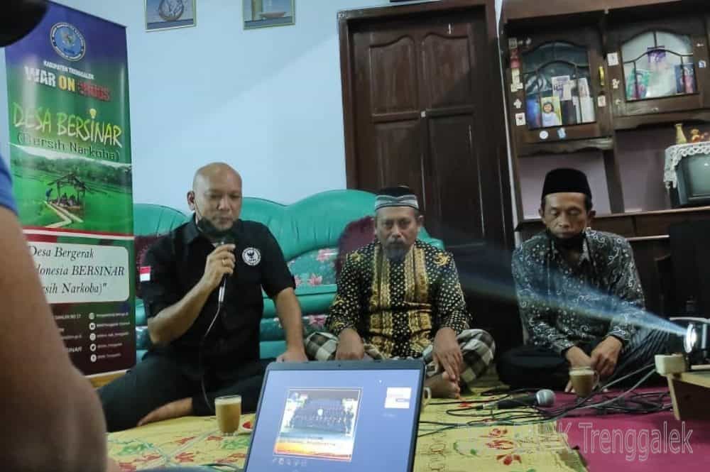 SOSIALISASI MANDIRI WARGA DUKUH KRAJANKULON, WIDORO, BENTENGI WARGA DENGAN PEMAHAMAN NARKOBA SOSIALISASI MANDIRI WARGA DUKUH KRAJANKULON, WIDORO, BENTENGI WARGA DENGAN PEMAHAMAN NARKOBA