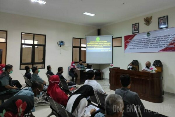 SOSIALISASI NARKOBA DAN TES URIN MANDIRI PENGADILAN NEGERI TRENGGALEK