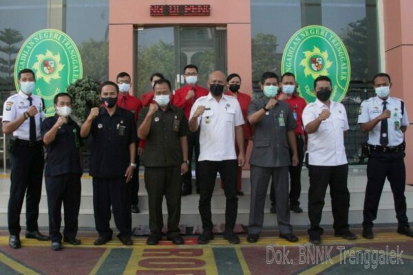 SOSIALISASI NARKOBA DAN TES URIN MANDIRI PENGADILAN NEGERI TRENGGALEK
