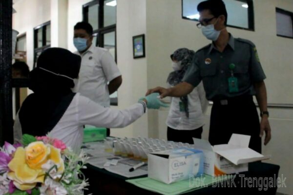 SOSIALISASI NARKOBA DAN TES URIN MANDIRI PENGADILAN NEGERI TRENGGALEK