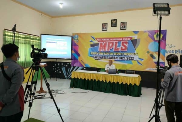 MPLS SMKN 2 TRENGGALEK, HADIRKAN BNNK TRENGGALEK BERIKAN SOSIALISASI ONLINE