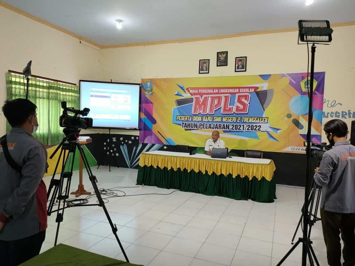 MPLS SMKN 2 TRENGGALEK, HADIRKAN BNNK TRENGGALEK BERIKAN SOSIALISASI ONLINE