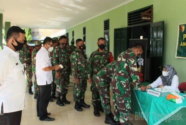 PELAKSANAAN SOSIALISASI P4GN DAN TES URIN BAGI ANGGOTA TNI DI KODIM 0806