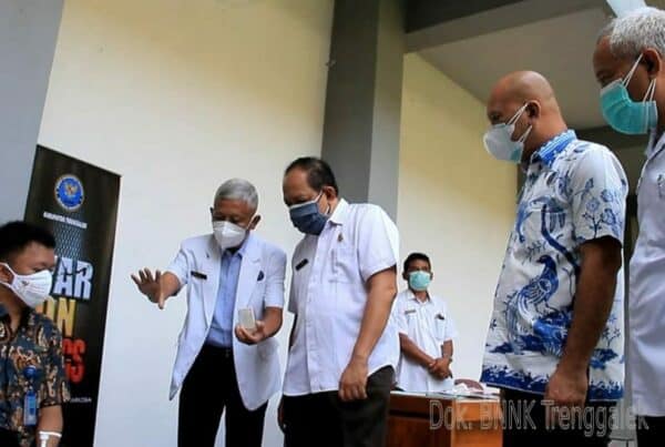 BNN DAN KESBANGPOL TRENGGALEK, TES URIN ASN DI PEMKAB TRENGGALEK