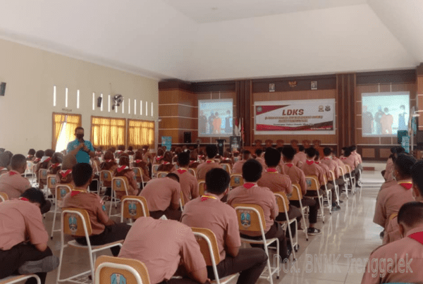 LDKS OSIS SMKN 1 TRENGGALEK HADIRKAN BNNK TRENGGALEK BERIKAN MATERI P4GN