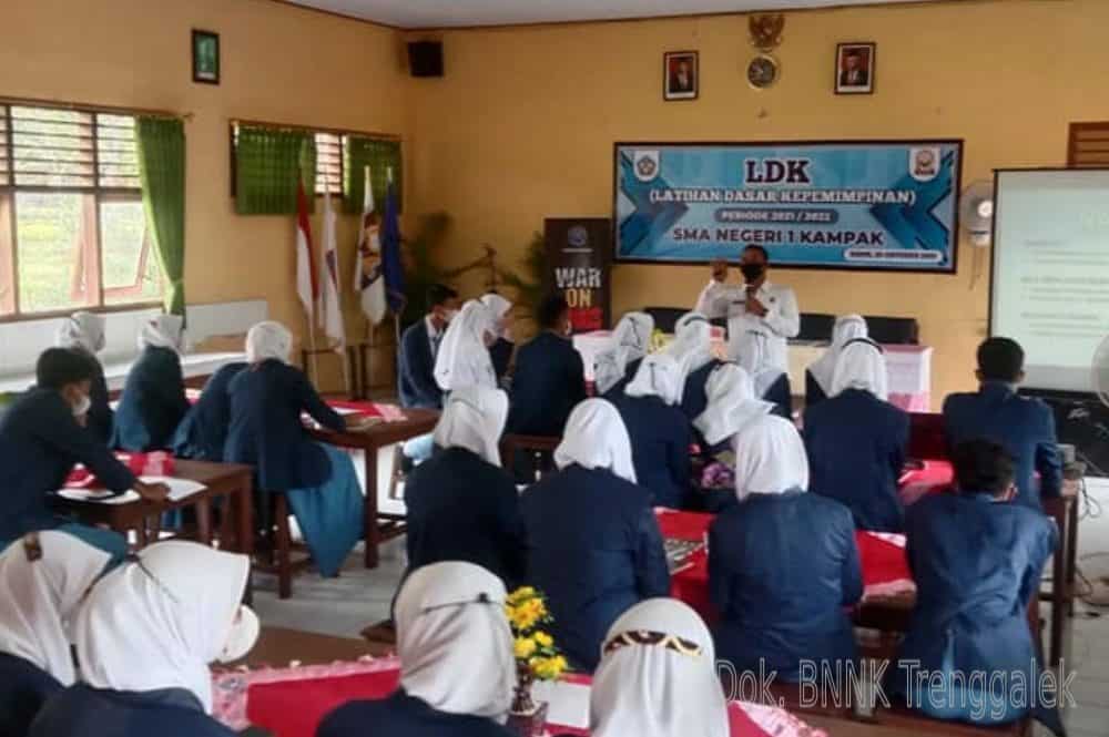 Sosialisasi P4GN pada Kegiatan Latihan Dasar Kepemimpinan Pengurus OSIS SMA Negeri 1 Kampak