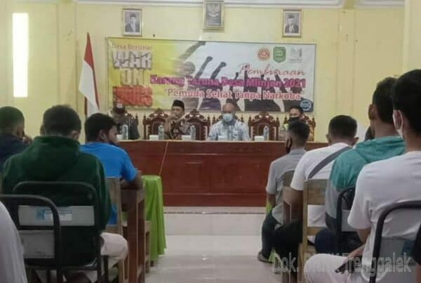 BNNK TRENGGALEK BEKALI KARANGTARUNA DESA MLINJON DENGAN MATERI PENCEGAHAN DAN PENANGGULANGAN PENYALAHGUNAAN NARKOBA