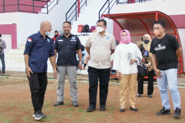 KUNJUNGAN KE TRENGGALEK, KEPALA BNNP JATIM KUNJUNGI PADEPOKAN PSHT CABANG TRENGGALEK DAN KLUB SEPAK BOLA WANITA PERTAMA DI TRENGGALEK