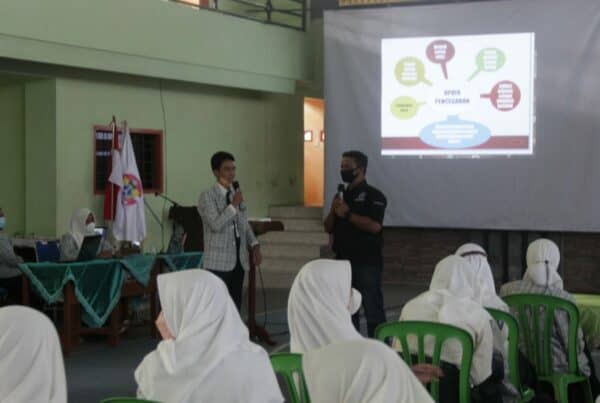 BNNK TRENGGALEK BEKALI PIK-R SMAN 1 TRENGGALEK DENGAN MATERI P4GN DI LINGKUNGAN SEKOLAH