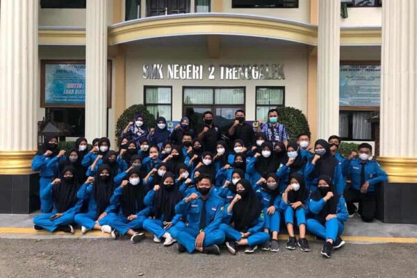 SOSIALISASI DAN EDUKASI P4GN BNNK TRENGGALEK PADA PELAJAR DI SMKN 2 TRENGGALEK