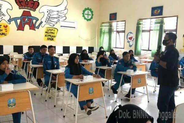 SOSIALISASI DAN EDUKASI P4GN BNNK TRENGGALEK PADA PELAJAR DI SMKN 2 TRENGGALEK