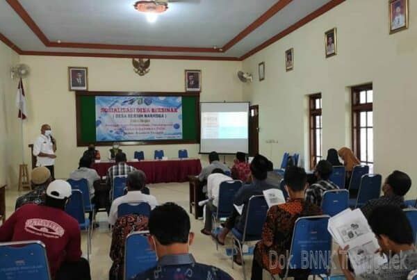 PELAKSANAAN SOSIALISASI DESA BERSINAR DI DESA PARAKAN, KECAMATAN TRENGGALEK