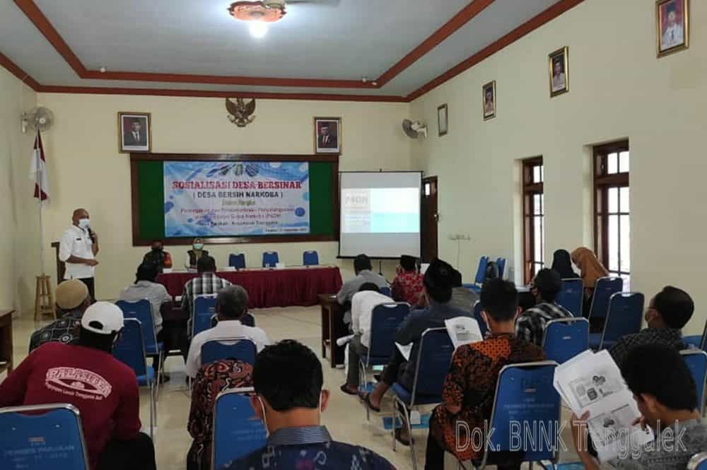PELAKSANAAN SOSIALISASI DESA BERSINAR DI DESA PARAKAN, KECAMATAN TRENGGALEK