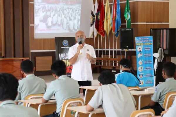 WUJUDKAN LINGKUNGAN PENDIDIKAN BERSIH NARKOBA, BNNK TRENGGALEK ADAKAN SCREENING TES URIN BAGI PELAJAR DI SMKN 1 TRENGGALEK