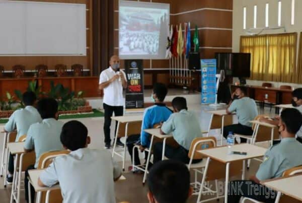 WUJUDKAN LINGKUNGAN PENDIDIKAN BERSIH NARKOBA, BNNK TRENGGALEK ADAKAN SCREENING TES URIN BAGI PELAJAR DI SMKN 1 TRENGGALEK