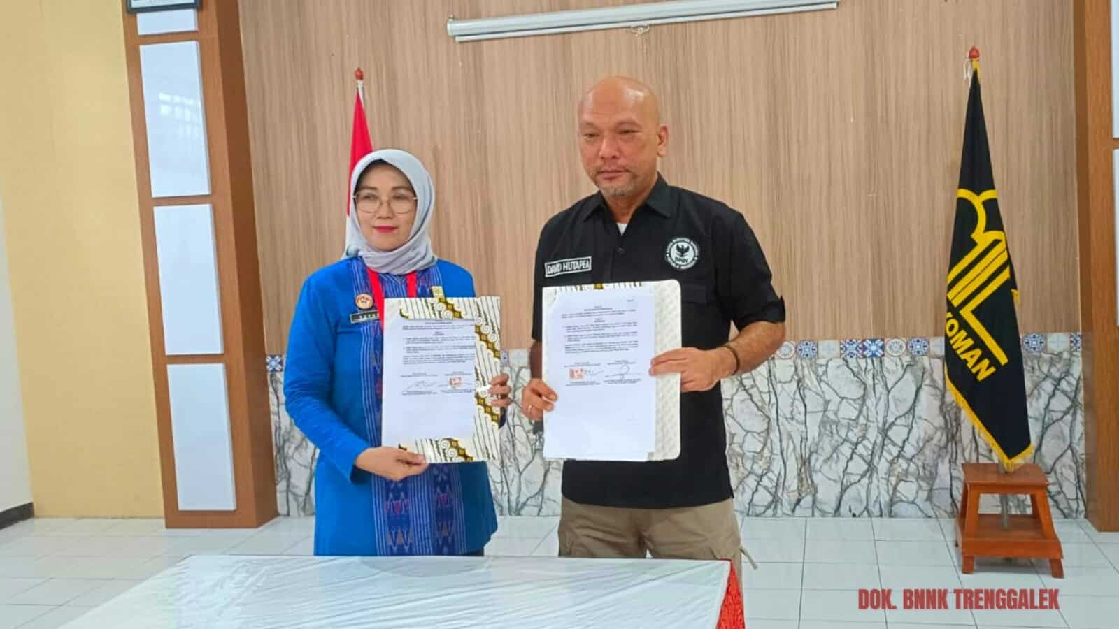 Sinergi Berantas Narkoba, BNNK Trenggalek dan Bapas Kediri sepakati PKS Sinergi Berantas Narkoba, BNNK Trenggalek dan Bapas Kediri sepakati PKS