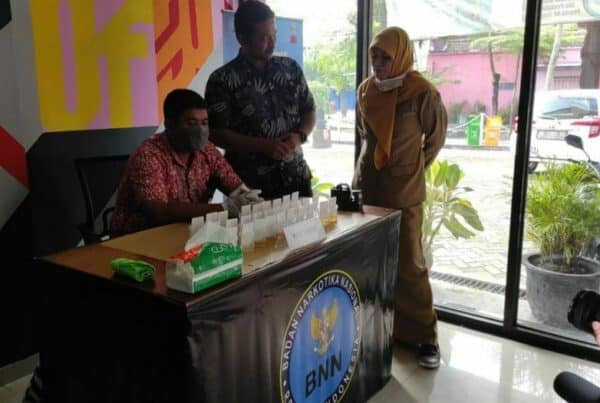PEMBERDAYAAN MASYARAKAT MELALUI TES URINE DI LINGKUNGAN INSTANSI PEMERINTAH
