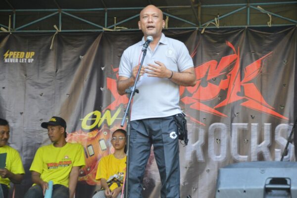 SAMBUT HUT KE-21 BNN, BNNK TRENGGALEK KAMPANYEKAN WAR ON DRUGS MELALUI PAGELARAN SENI DAN KEJUARAAN ROCK CLIMBING