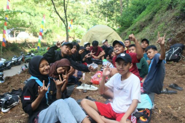 SAMBUT HUT KE-21 BNN, BNNK TRENGGALEK KAMPANYEKAN WAR ON DRUGS MELALUI PAGELARAN SENI DAN KEJUARAAN ROCK CLIMBING