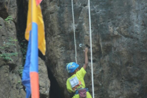 SAMBUT HUT KE-21 BNN, BNNK TRENGGALEK KAMPANYEKAN WAR ON DRUGS MELALUI PAGELARAN SENI DAN KEJUARAAN ROCK CLIMBING