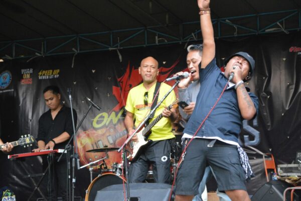 SAMBUT HUT KE-21 BNN, BNNK TRENGGALEK KAMPANYEKAN WAR ON DRUGS MELALUI PAGELARAN SENI DAN KEJUARAAN ROCK CLIMBING