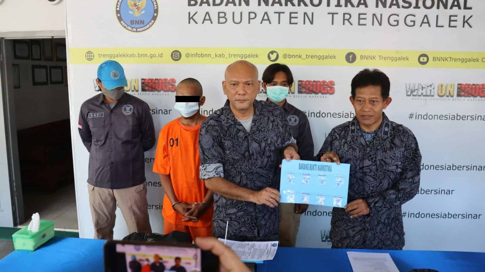 BNNK TRENGGALEK TANGKAP KURIR DAN PENGEDAR SABU ANTAR KOTA BNNK TRENGGALEK TANGKAP KURIR DAN PENGEDAR SABU ANTAR KOTA
