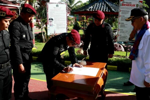 PLT. KEPALA BNNK TRENGGALEK PIMPIN APEL P4GN DI RUTAN KELAS II B TRENGGALEK