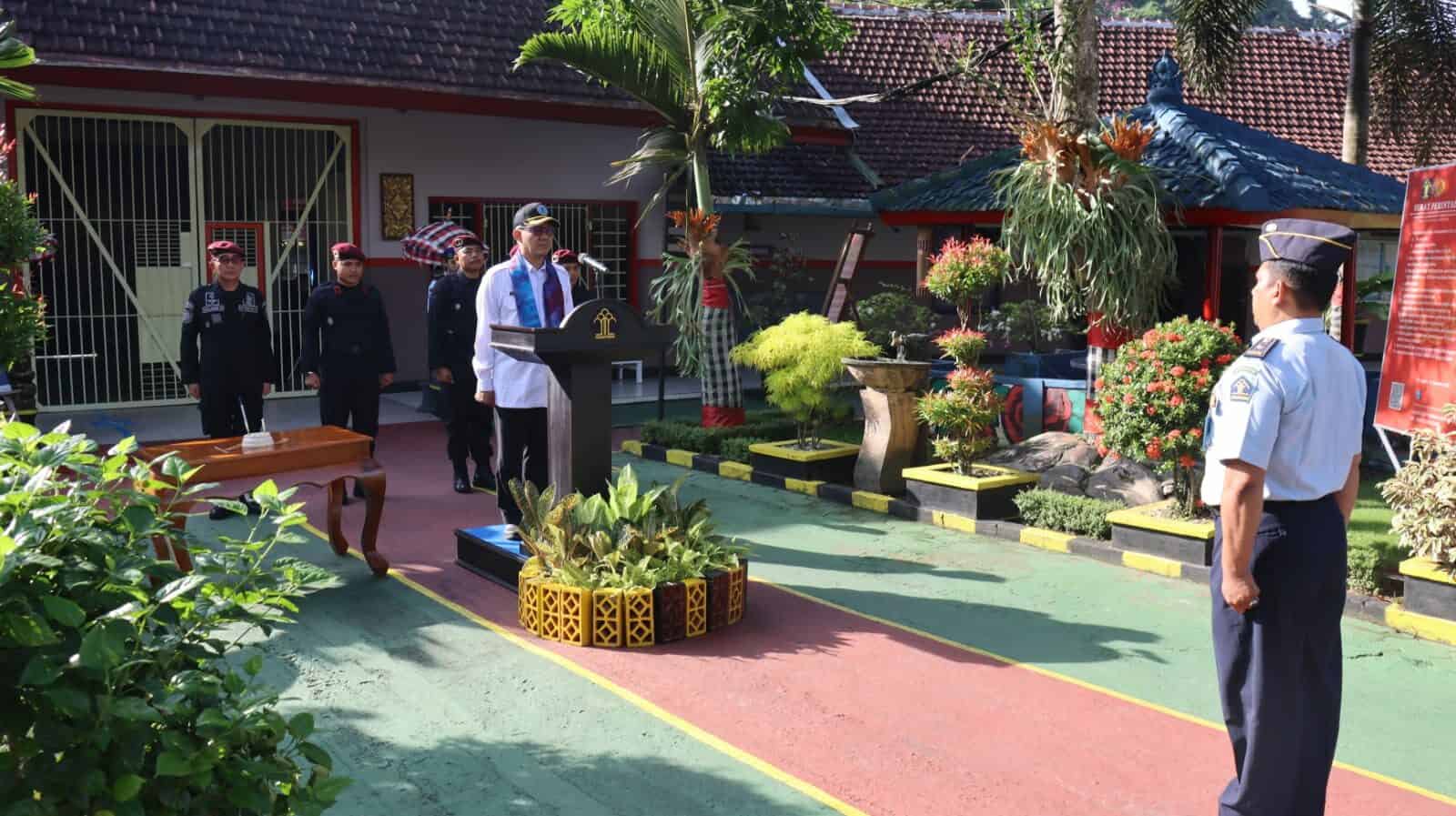 PLT. KEPALA BNNK TRENGGALEK PIMPIN APEL P4GN DI RUTAN KELAS II B TRENGGALEK PLT. KEPALA BNNK TRENGGALEK PIMPIN APEL P4GN DI RUTAN KELAS II B TRENGGALEK