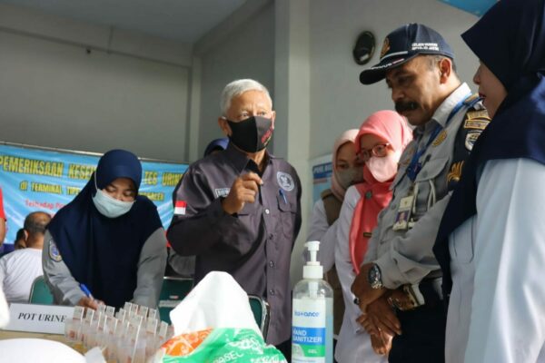 PEMERKSIAAN TES URIN AWAK BUS TERMINAL SURODAKAN TRENGGALEK