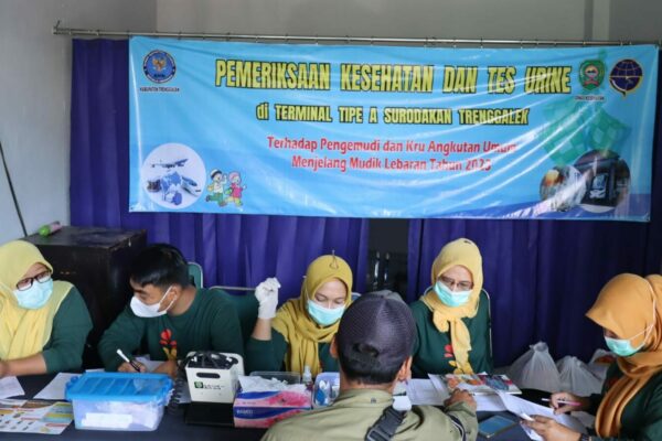 PEMERKSIAAN TES URIN AWAK BUS TERMINAL SURODAKAN TRENGGALEK