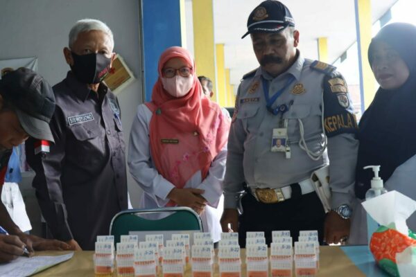 PEMERKSIAAN TES URIN AWAK BUS TERMINAL SURODAKAN TRENGGALEK
