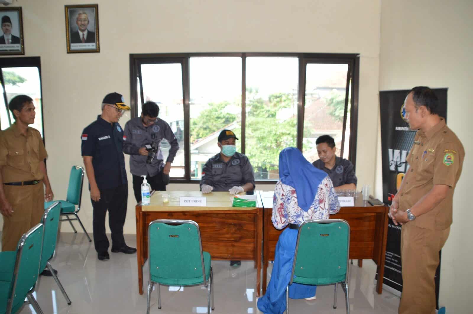 TES URIN BAGI CALON PASKIBRAKA KABUPATEN TRENGGALEK UNTUK SELEKSI TINGKAT PROV. JATIM TES URIN BAGI CALON PASKIBRAKA KABUPATEN TRENGGALEK UNTUK SELEKSI TINGKAT PROV. JATIM
