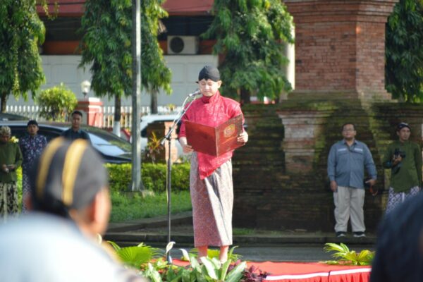 UPACARA MEMPERINGATI HARI OTONOMI DAERAH XXVII DAN HARI PENDIDIKAN TAHUN 2023