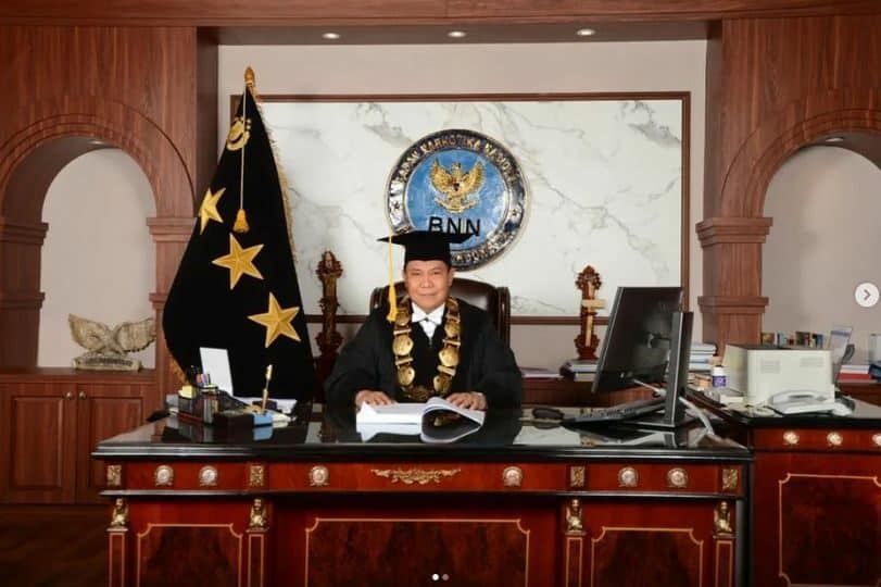 KOMJEN POL. PROF. DR. PETRUS R. GOLOSE RAIH PENGHARGAAN TERTINGGI DI BIDANG AKADEMIK KOMJEN POL. PROF. DR. PETRUS R. GOLOSE RAIH PENGHARGAAN TERTINGGI DI BIDANG AKADEMIK