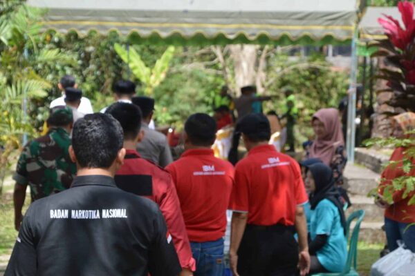 BNNK TRENGGALEK DUKUNG PROGRAM KAMPUNG BERSIH NARKOBA POLRES TRENGGALEK