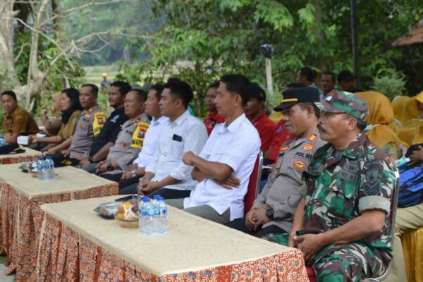 BNNK TRENGGALEK DUKUNG PROGRAM KAMPUNG BERSIH NARKOBA POLRES TRENGGALEK