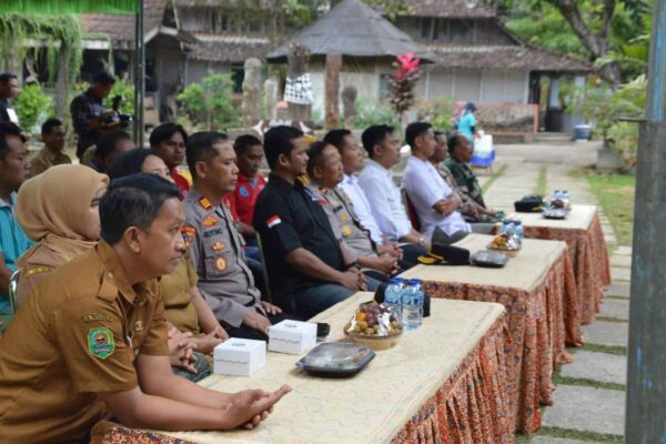 BNNK TRENGGALEK DUKUNG PROGRAM KAMPUNG BERSIH NARKOBA POLRES TRENGGALEK