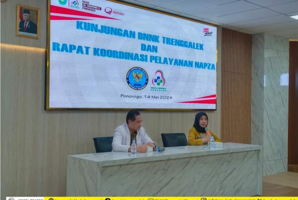 KUNJUNGAN BNNK TRENGGALEK DI RSUD. HARJONO PONOROGO DALAM RANGKA UPAYA SINERGITAS P4GN KHUSUSNYA TERKAIT PELAYANAN REHABILITASI PENYALAHGUNAAN NARKOBA KUNJUNGAN BNNK TRENGGALEK DI RSUD. HARJONO PONOROGO DALAM RANGKA UPAYA SINERGITAS P4GN KHUSUSNYA TERKAIT PELAYANAN REHABILITASI PENYALAHGUNAAN NARKOBA