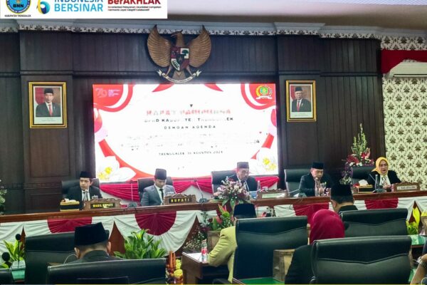 KEPALA BNNK TRENGGALEK HADIRI SIDANG PARIPURNA DPRD KABUPATEN TRENGGALEK