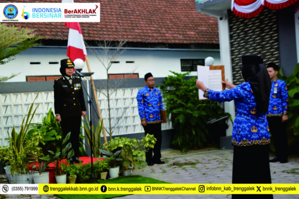 BNNK TRENGGALEK MELAKSANAKAN UPACARA BENDERA PERINGATAN HUT KE-79 REPUBLIK INDONESIA