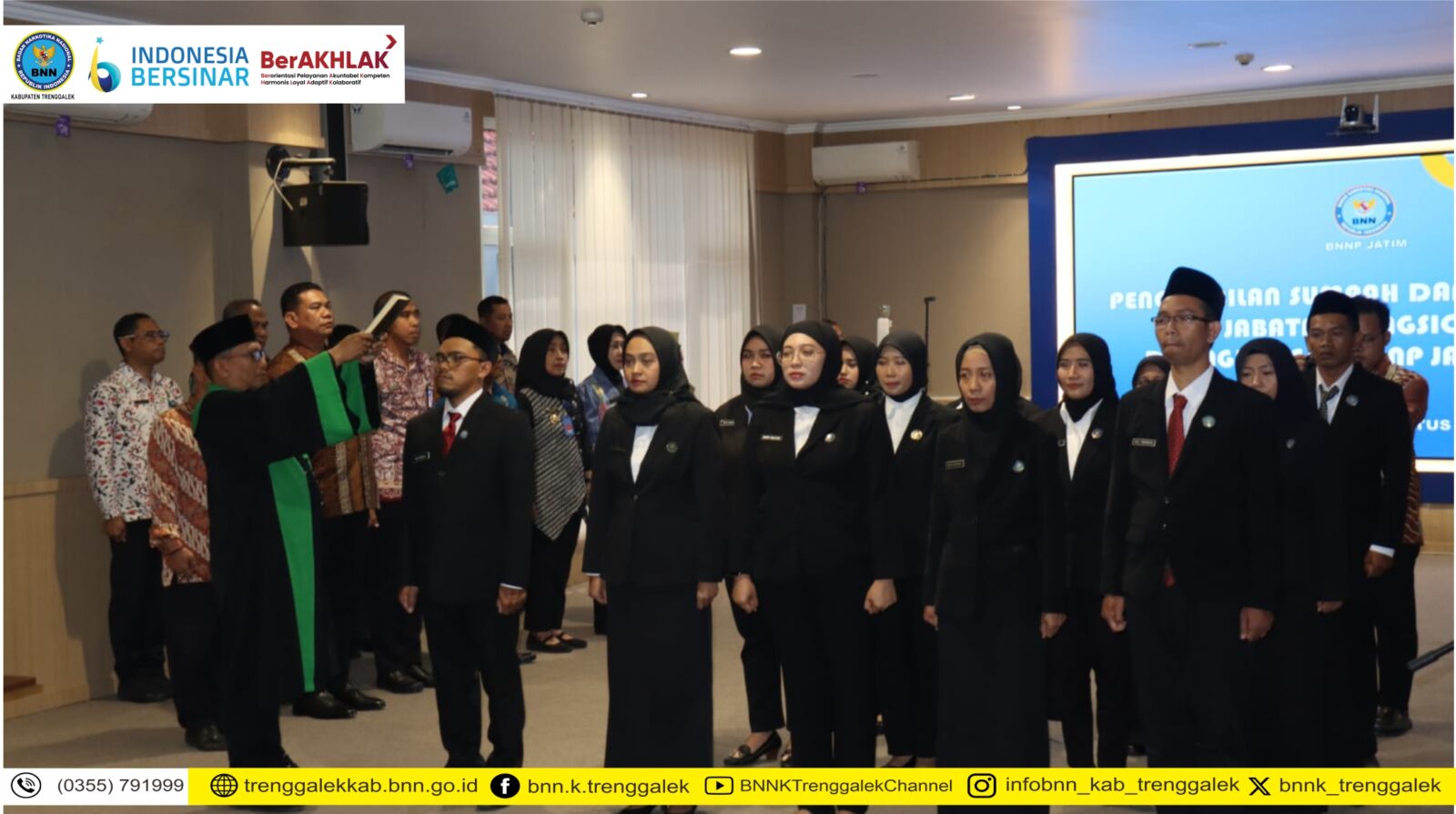 PENGAMBILAN SUMPAH DAN PELANTIKAN JABATAN FUNGSIONAL DI LINGKUNGAN BNNP JAWA TIMUR