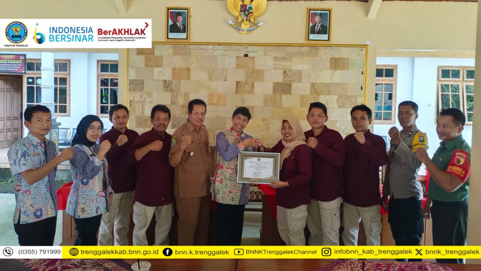 IBM Desa Pogalan Terima Penghargaan Dari BNN RI IBM Desa Pogalan Terima Penghargaan Dari BNN RI