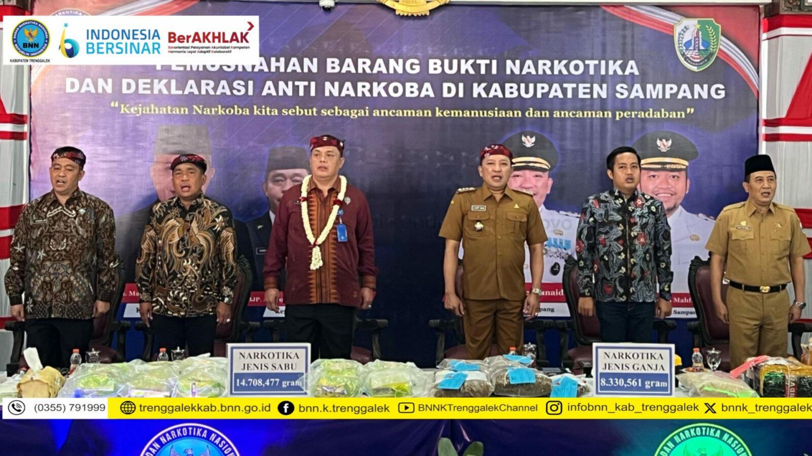 BNNP Jawa Timur dan Pemkab Sampang Gelar Pemusnahan Barang Bukti Narkotika dan Deklarasi Anti Narkoba BNNP Jawa Timur dan Pemkab Sampang Gelar Pemusnahan Barang Bukti Narkotika dan Deklarasi Anti Narkoba